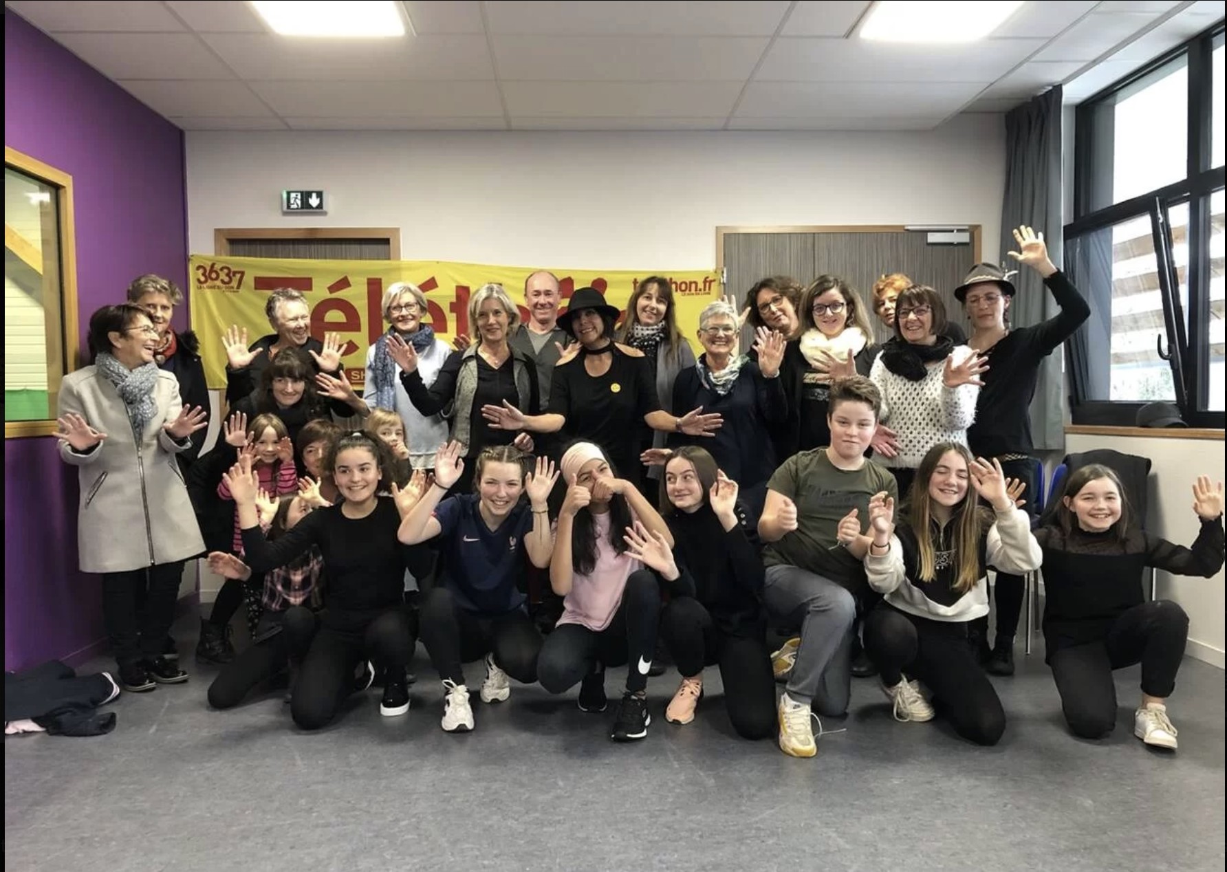 Affiche de Stage de danse latino avec KENALUEGO-HOLA MUSICA. Crêpes. .